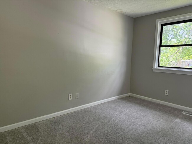 Building Photo - 2348 Warfield Dr