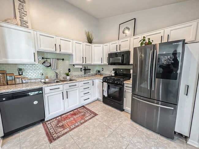 Building Photo - Stylish and Light-filled 2 Bedroom 2 Bathr...
