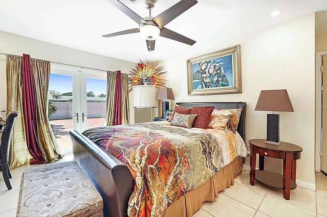 Building Photo - 4548 SW 28th Way