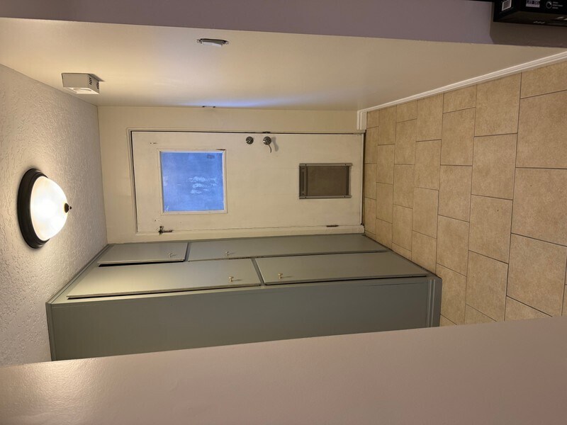 Building Photo - 1744 E Lahar Dr