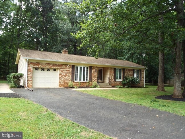 Building Photo - 121 Greenfield Rd