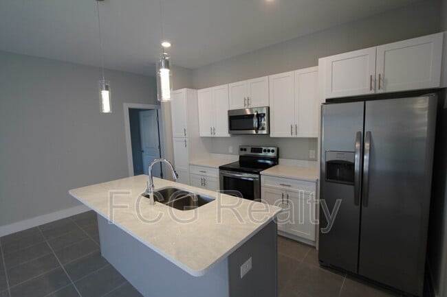Building Photo - 1215 Amazon Ln