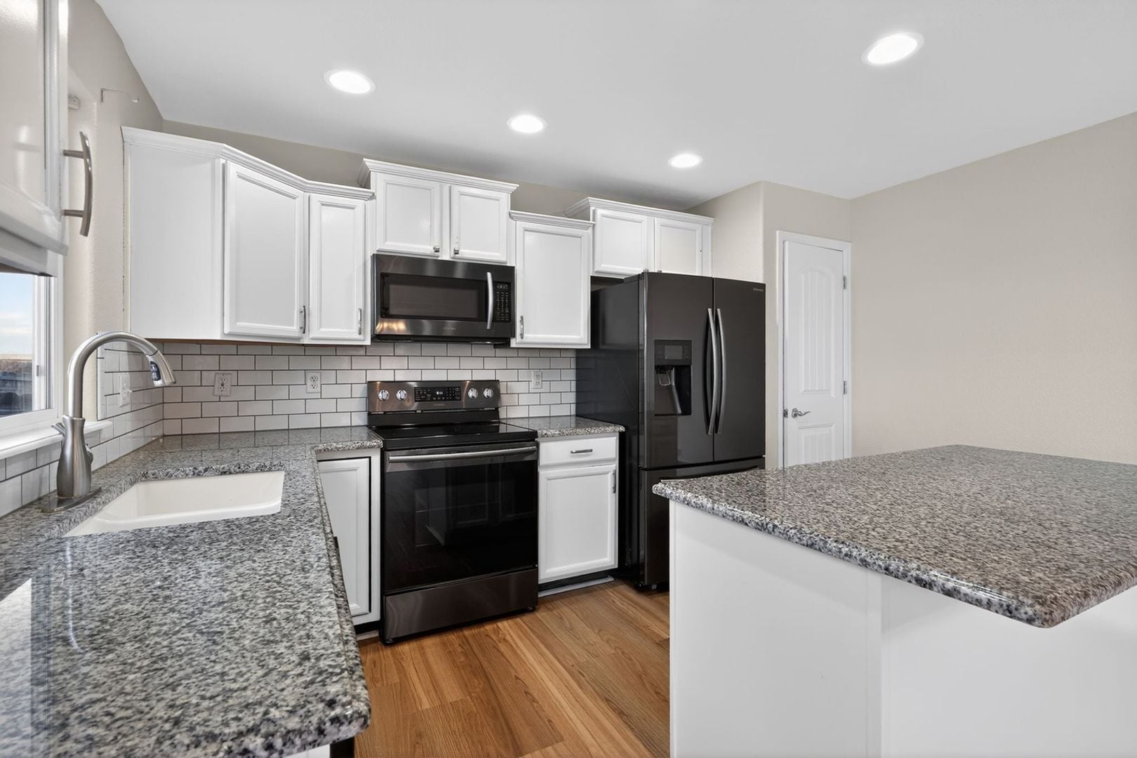 Building Photo - 10202 Silver Stirrup Dr