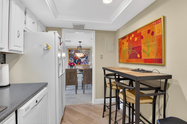 Building Photo - 7754 Lakeside Blvd