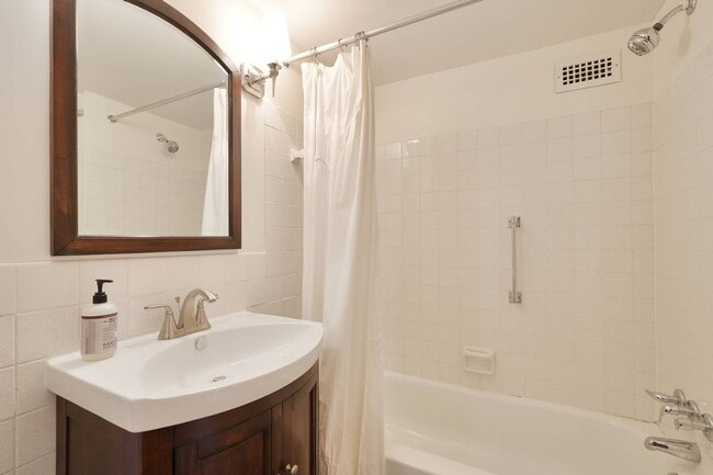 Building Photo - Luxury and fully updated studio in America...