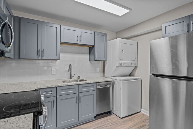 Building Photo - Newly Renovated, Uniquely Yours! Now Leasing 2 bed 1 bath Apartments.