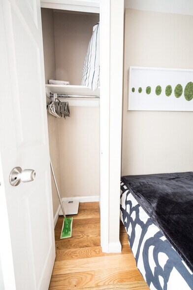 Building Photo - 5 W 101st St