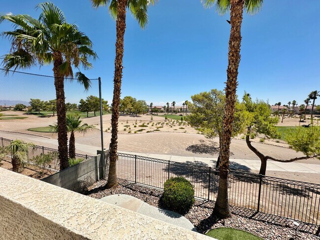 Building Photo - GORGEOUS 2 STORY HOME WITH A GRAND ENTRY &...