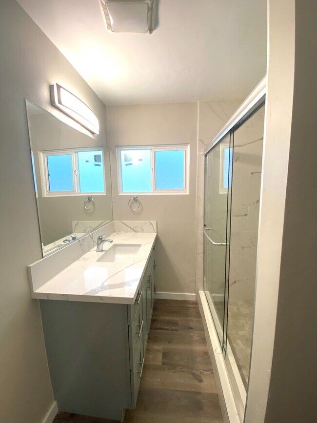 Building Photo - 4BR / 2BA on East Falls w/ Driveway Parking!