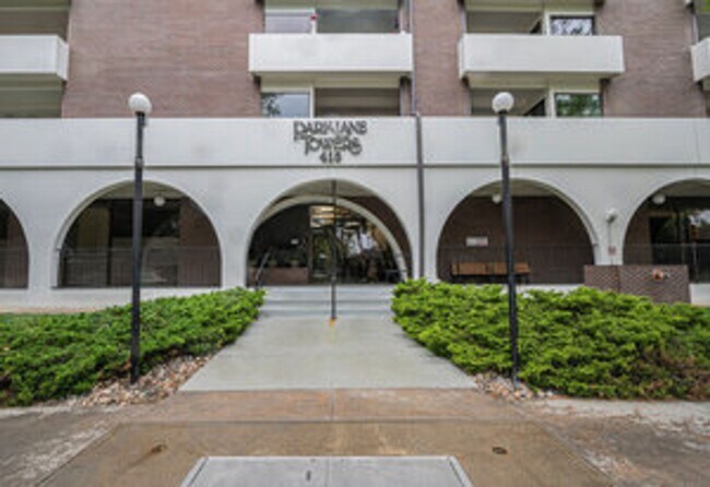 Building Photo - Cute 2 Bed Furnished Condo in Old Town