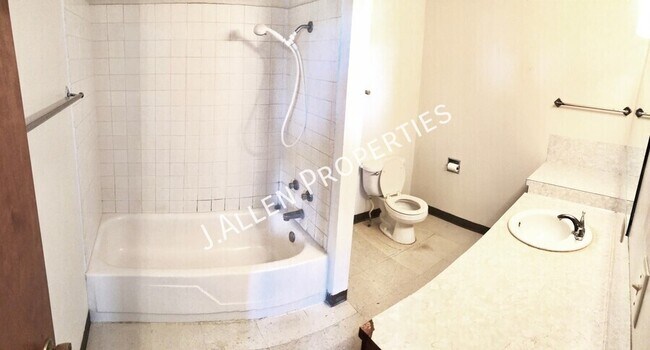 Building Photo - 313 N 12th St