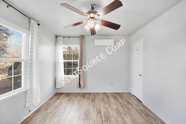 Building Photo - 1040 Flora St