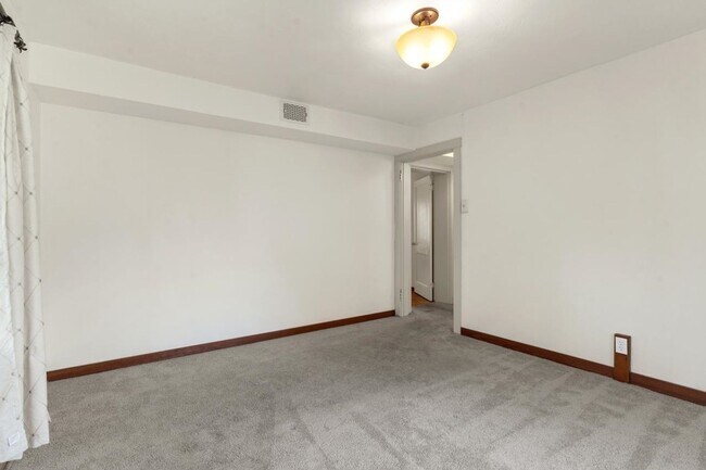 Building Photo - Spacious & Modern 2-Bedroom Duplex in Private Lake Jackson Setting – Tallahassee