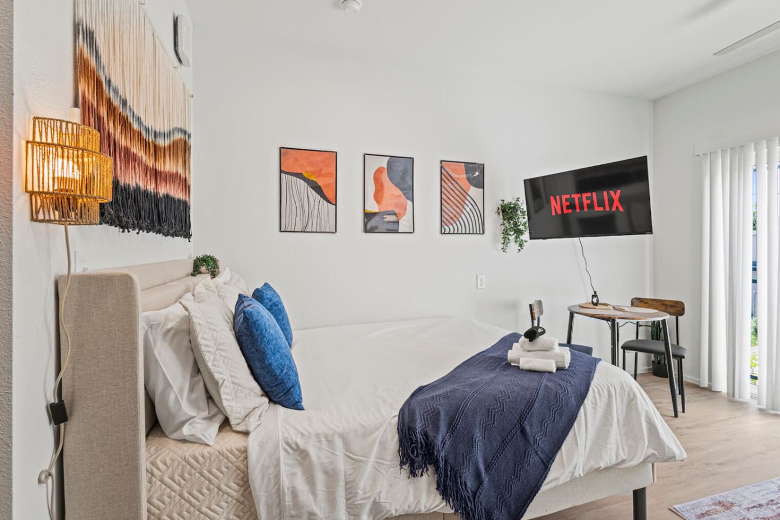 Building Photo - 596 W 9th St