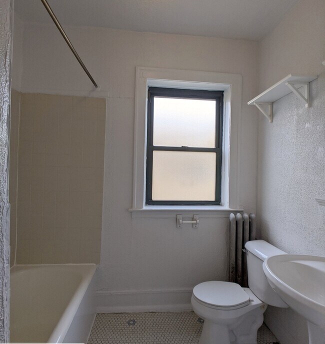 Building Photo - 2332 N Spaulding Ave