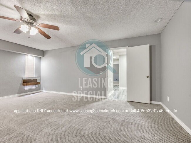 Building Photo - Warr Acres 3 Bed 2 Bath Home with a Pool!!