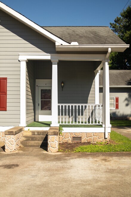Building Photo - 207 Hill St
