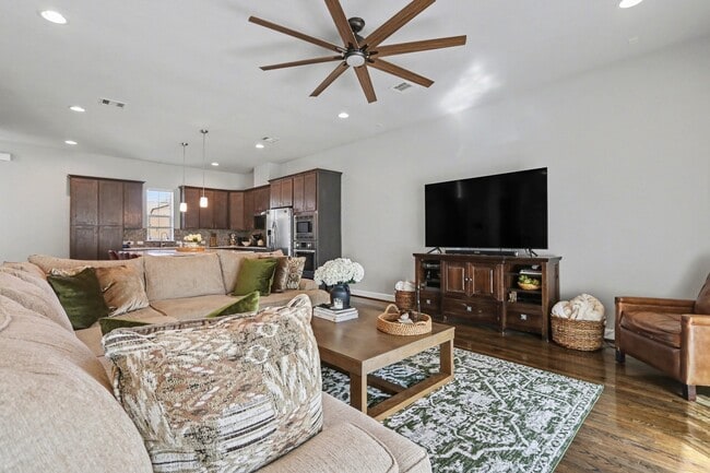 Building Photo - 1538 Dian St