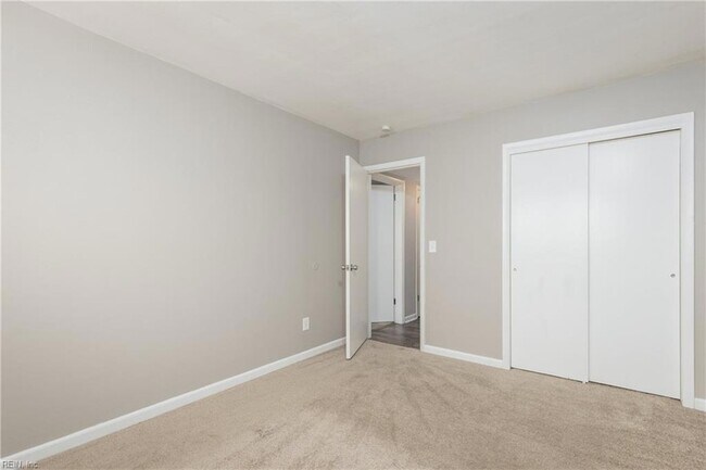 Building Photo - 1226 Little Bay Ave