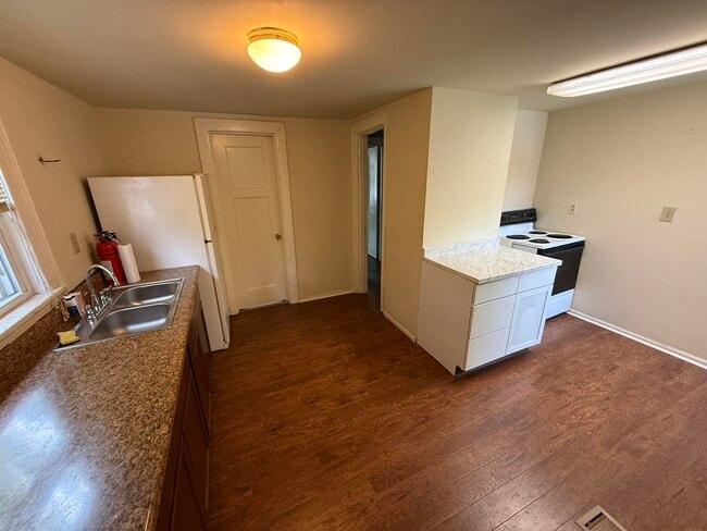 Building Photo - 1815 Nicholasville Rd