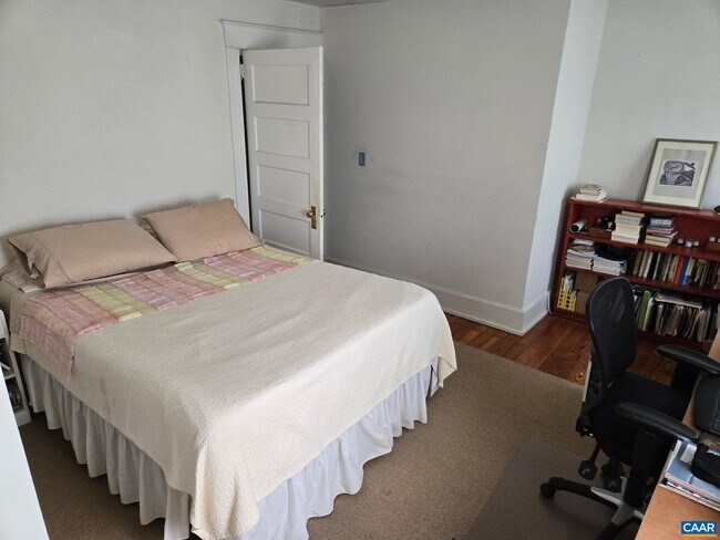 Building Photo - 954 Old Lynchburg Rd