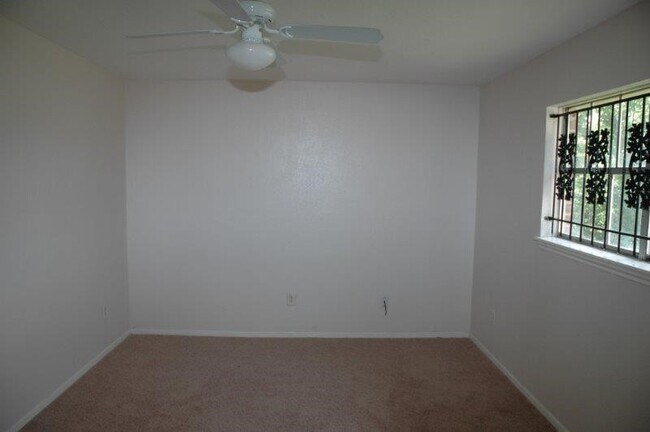 Building Photo - 3619 Kilkenny Dr