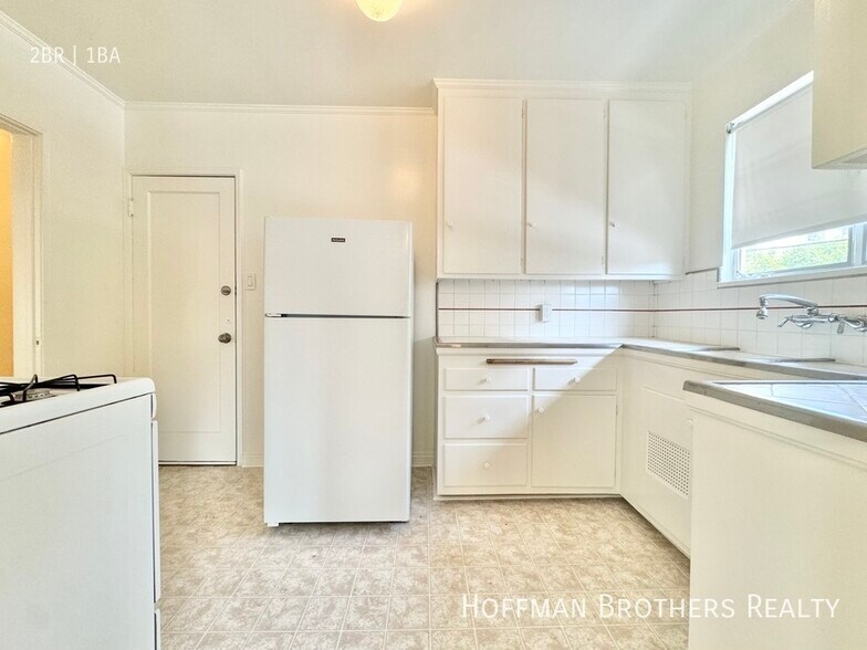 Building Photo - 120 Flores St