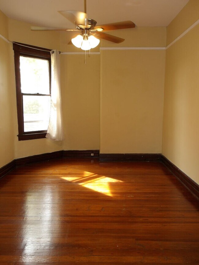 Building Photo - 1705 Edenside Ave