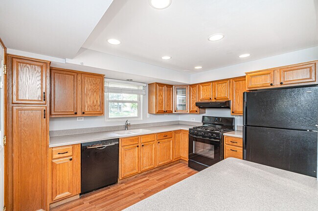 Building Photo - 1403 E Lillian Ave