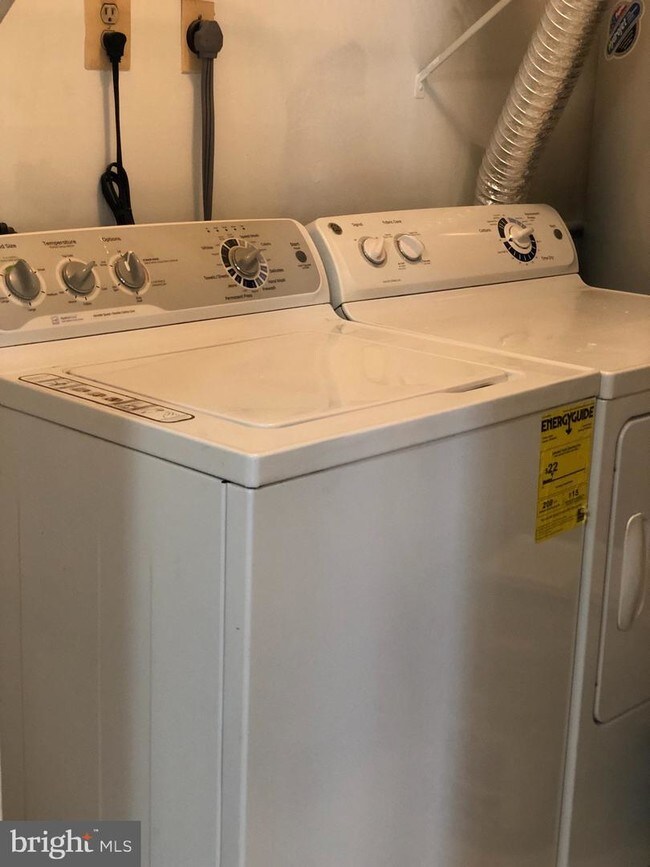 Building Photo - 237 Andover Pl