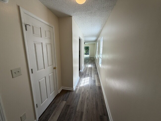 Building Photo - Condo for Rent