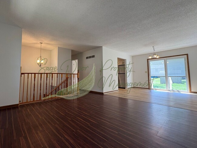 Building Photo - 500 SE Sherri Ln