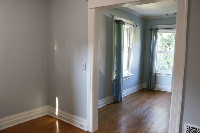 Den/Living Room - 33 1/2 Bly St