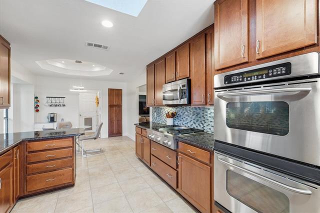 Building Photo - 1617 Oak Creek Dr