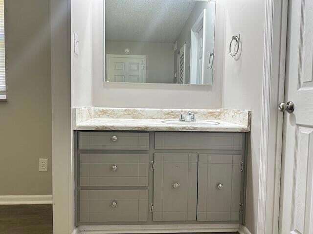 Building Photo - 2075 Clingan Dr NW