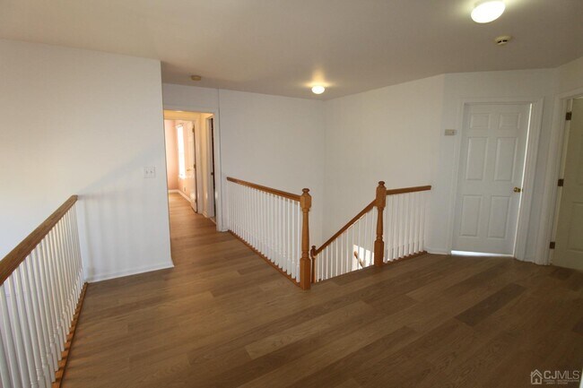 Building Photo - 27 Pin Oak Dr