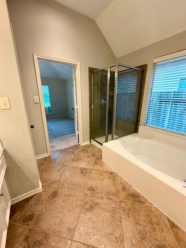 Building Photo - 5607 Wagon Wheel Ln