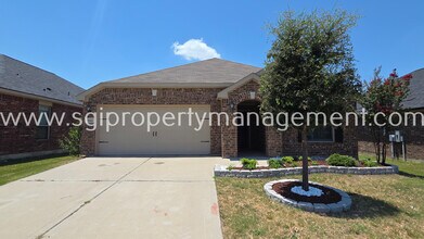 Building Photo - 942 Primrose Dr