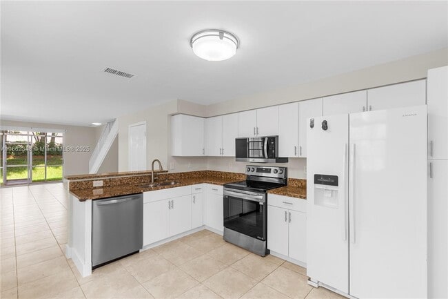 Building Photo - 1081 Sorrento Dr