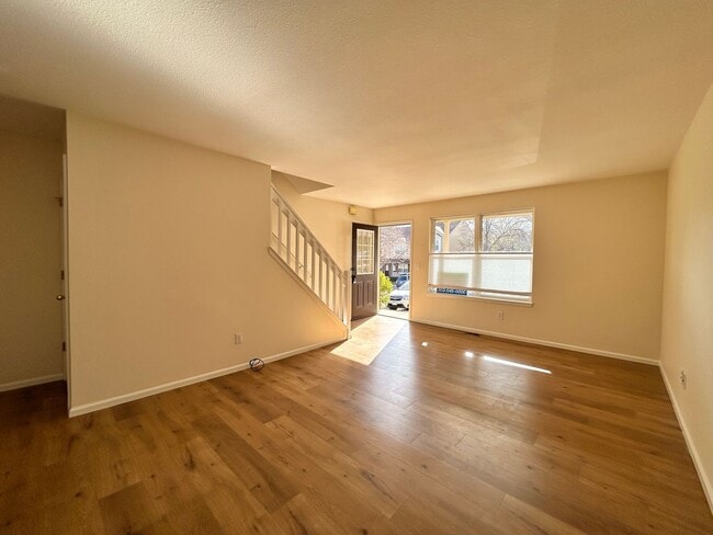 Building Photo - Sunny & Spacious 2-Bedroom Townhome