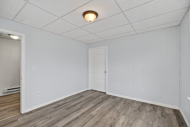 Building Photo - 84 Main St