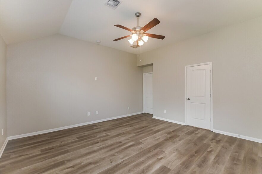Building Photo - 5119 Gulf Stream Ln