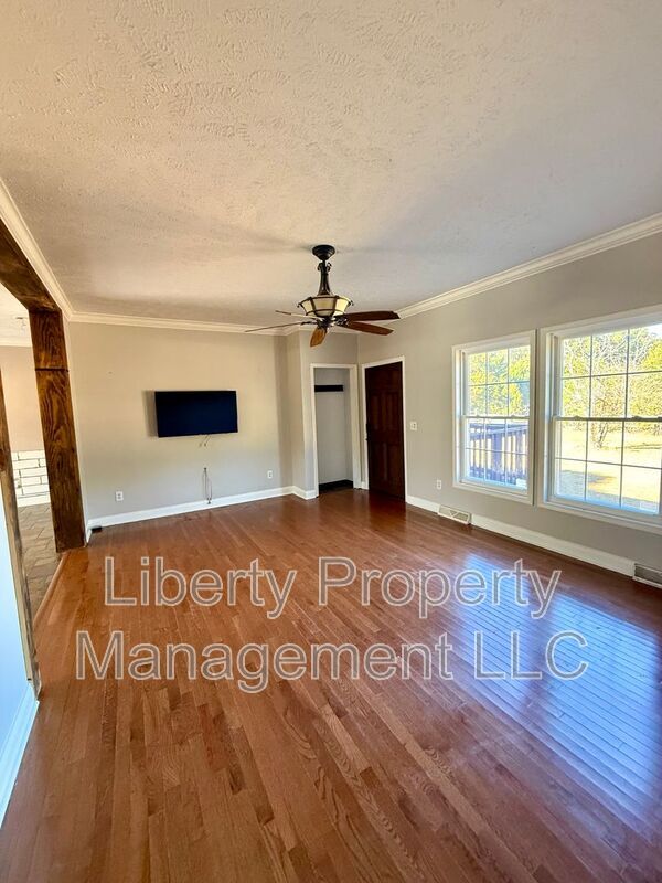 Building Photo - 143 Quail Dr