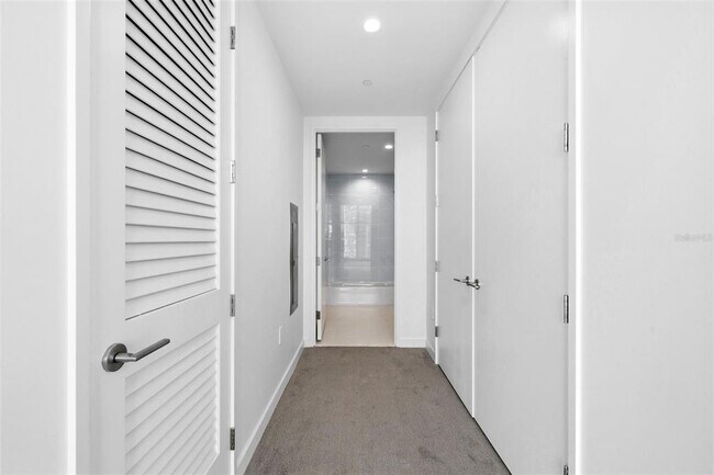 Building Photo - 400 Central Ave