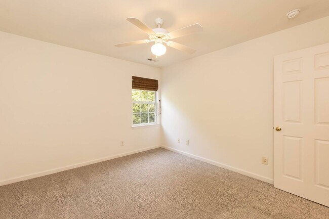 Building Photo - 295 Plaza Dr