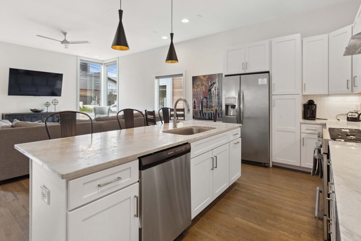 Building Photo - 960 9th Ave S