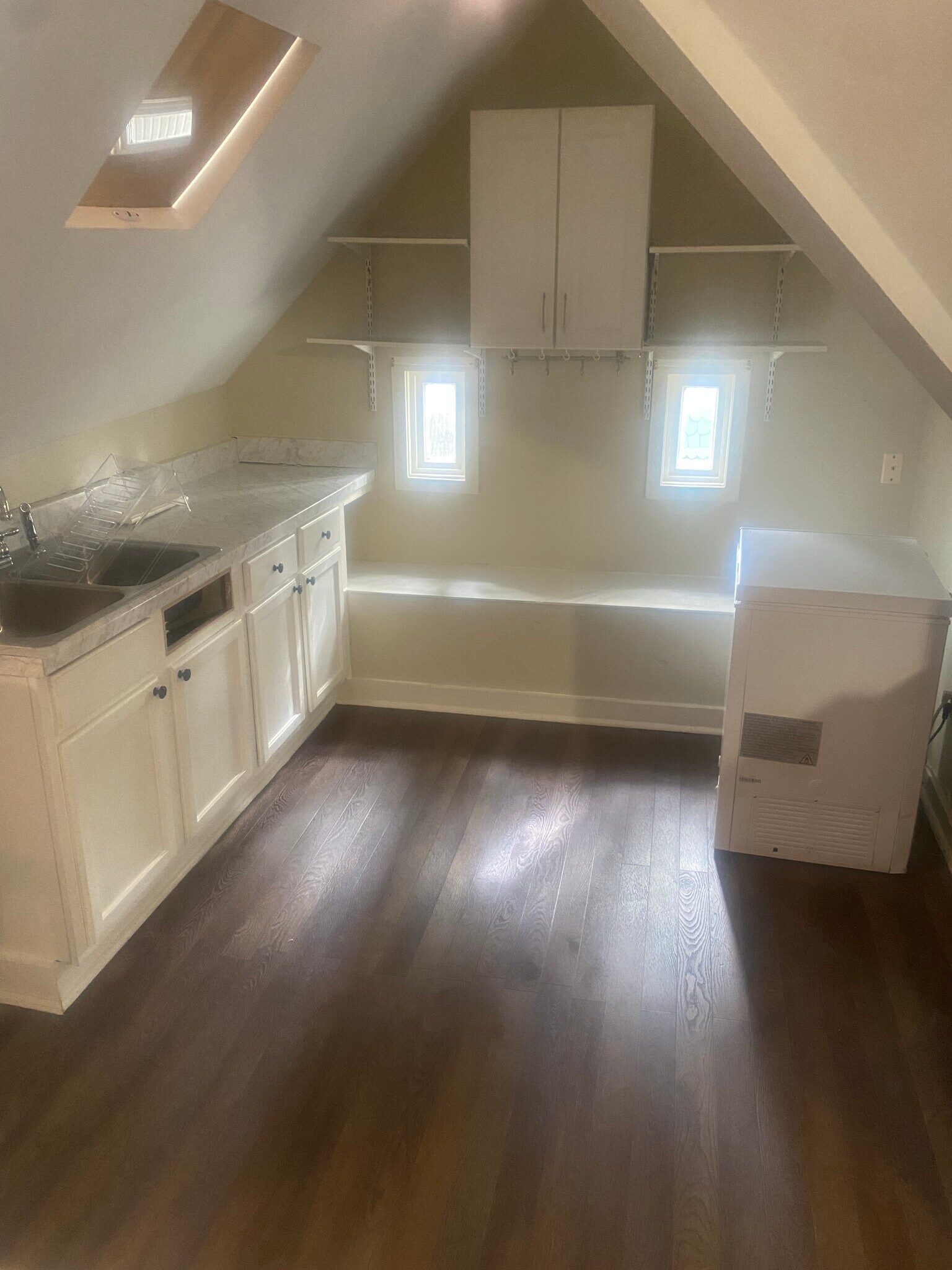 Building Photo - 2098 Court Ave