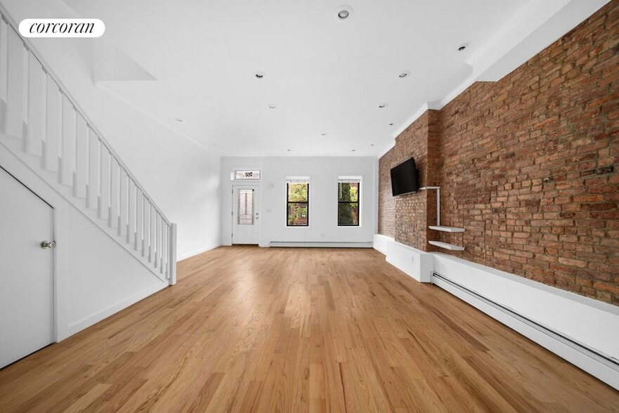 Building Photo - 762 Hancock St