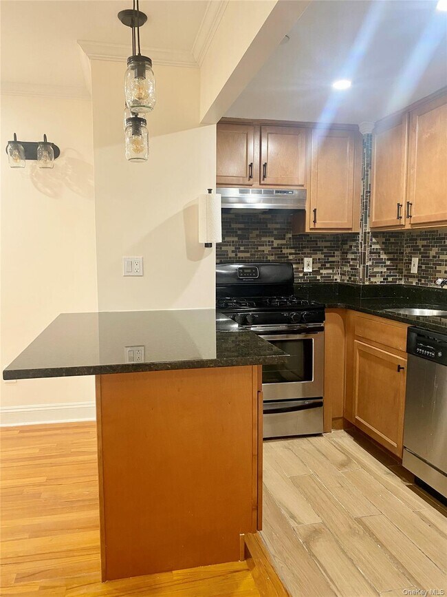 Building Photo - 14-43 28th Ave