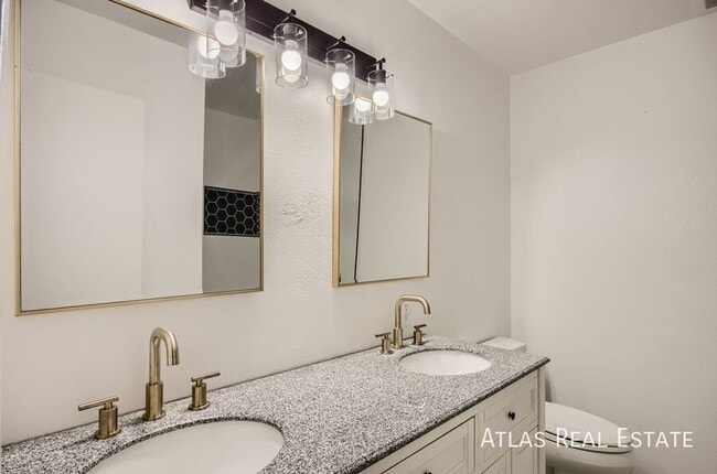 Building Photo - 3115 S Kachina Dr